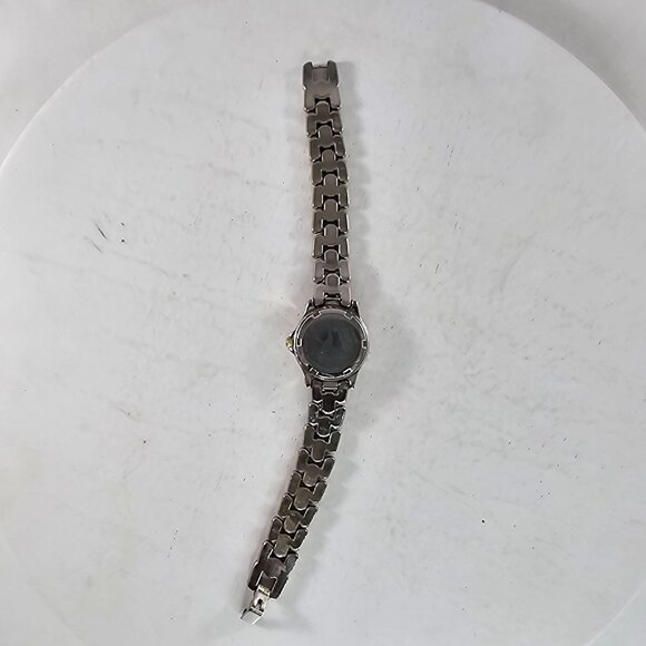 Eddie Bauer Sunray Watch Women Silver Gold Tone Date 50M New Battery Small 7" - Picture 7 of 11